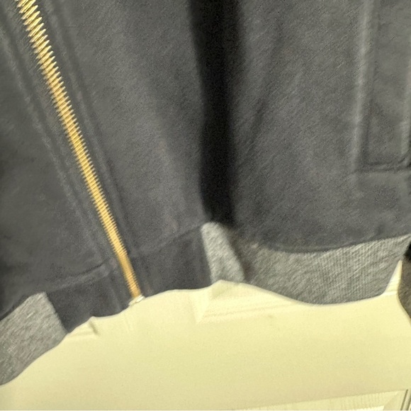 Under Armour size small black/gray zip up jacket, logo on placket, loose fit - Picture 2 of 12